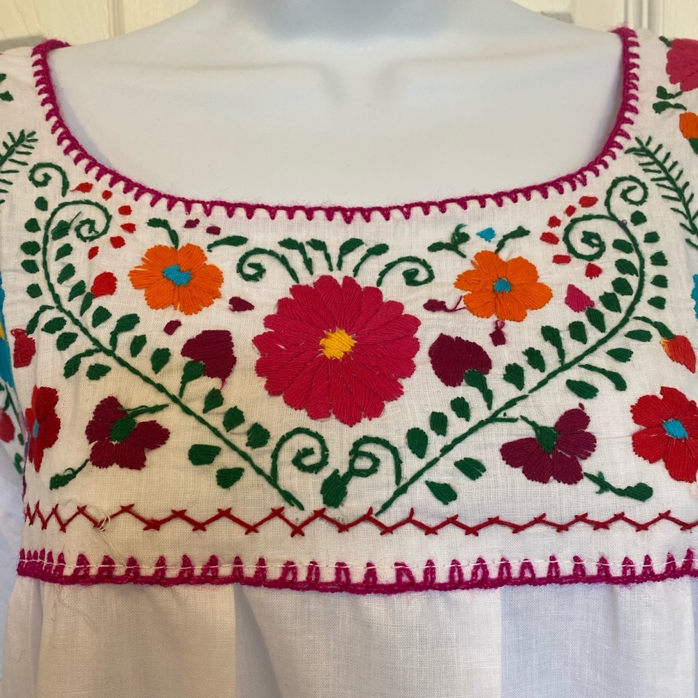 🇲🇽 NWT Traditional Mexican blouse. - Picture 3 of 16